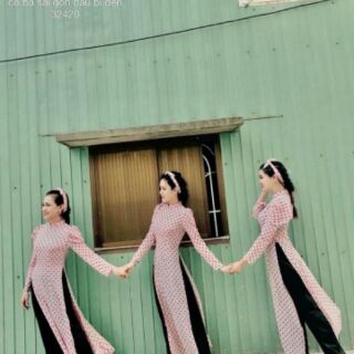 Áo dài chấm bi cô ba