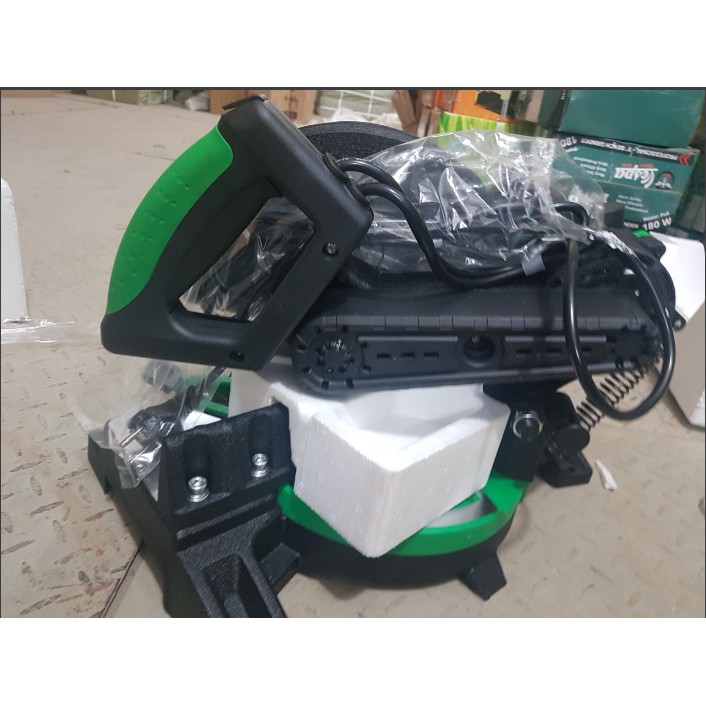 Máy cắt nhôm, Máy cắt nhôm VESPA công suất 2000W, sử dụng lưỡi cắt 255