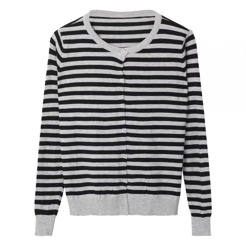 Áo Cardigan len sọc xám giống Jisoo BLACKPINK
