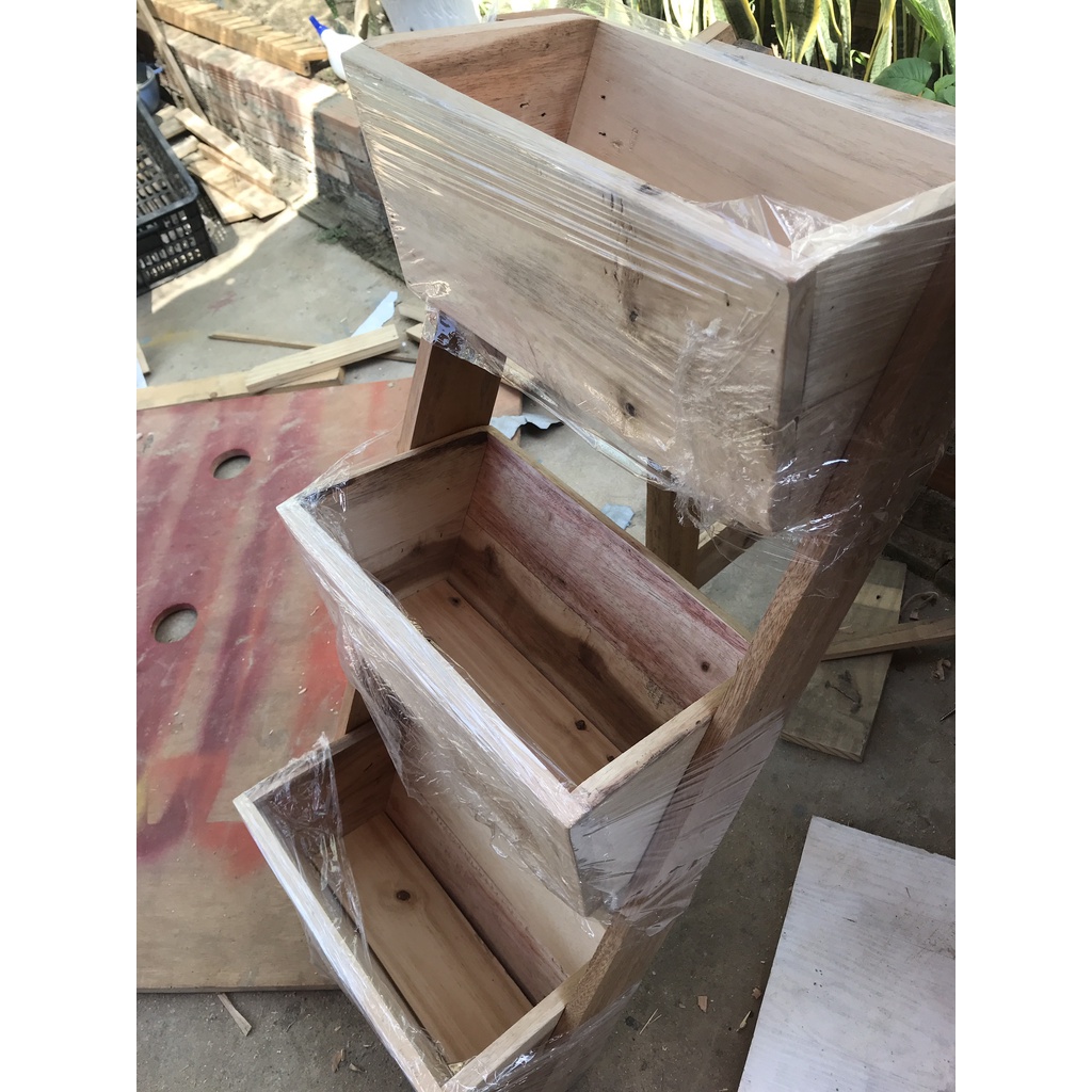 Kệ rau, kệ hoa sân vườn gỗ pallet