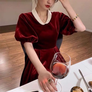Váy nhung cổ bèo