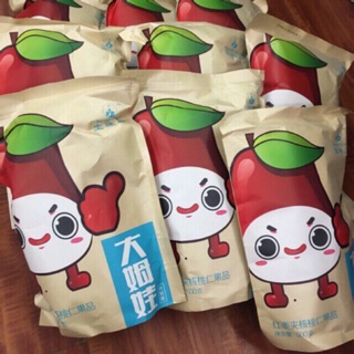 Táo đỏ óc chó kẹp nho khô