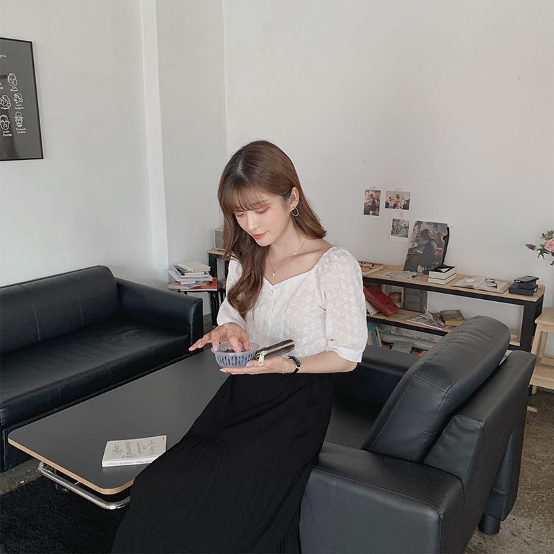 Áo sơ mi IELGY cổ chữ v thêu họa tiết rỗng phong cách Pháp cổ điển dành cho nữ