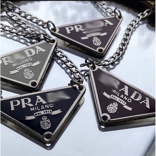 Tag prada gắn áo quần, phụ kiện