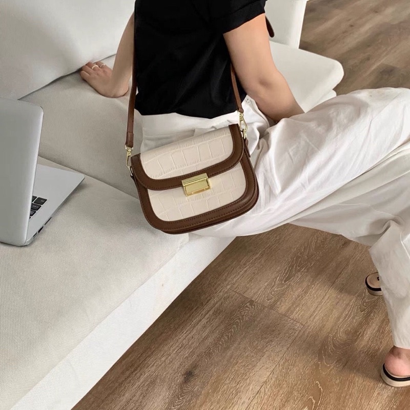 Túi Đeo Chéo Nữ Ulzzang Viền Nâu M4
