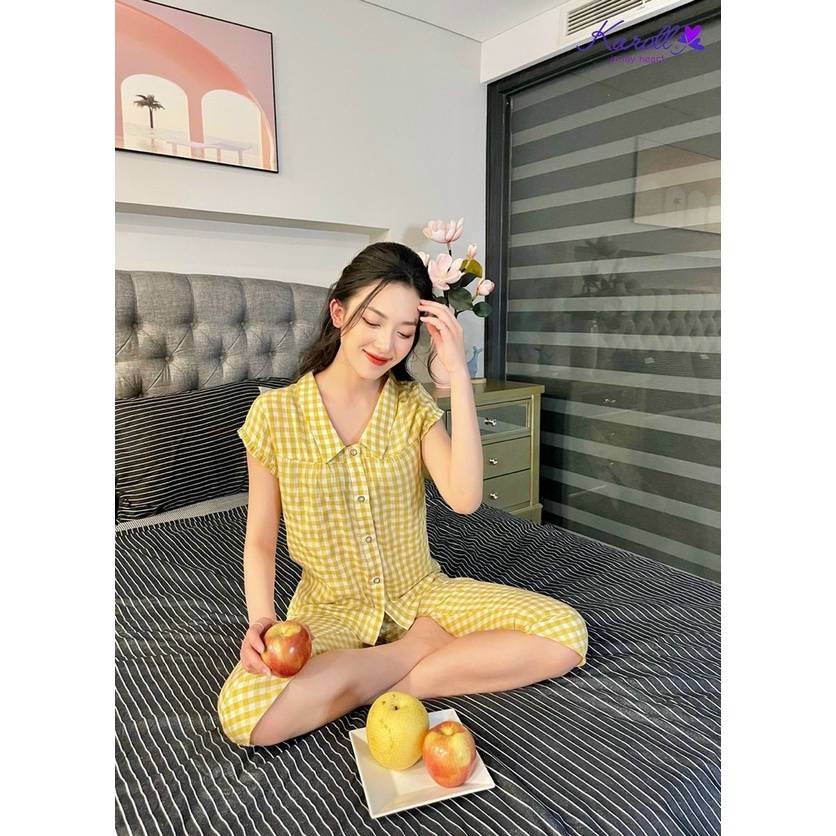 Bộ đồ ngủ mặc nhà Karoll, set đồ ngủ nữ chất thô mềm mịn cổ sen nữ tính, tay bồng phối bèo họa tiết kẻ caro hottrend