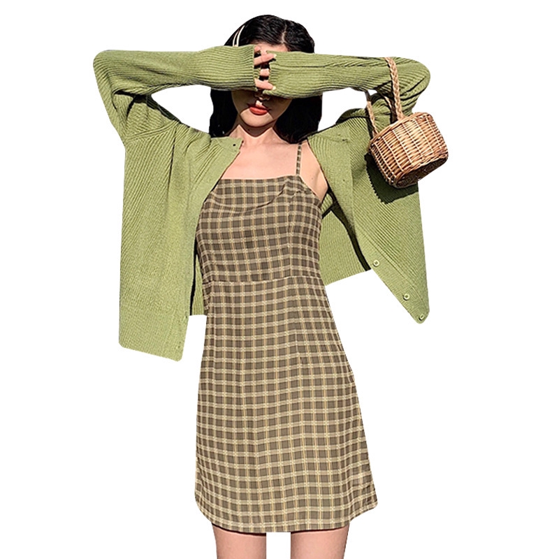 Đầm IELGY hai dây hở lưng màu xanh lá cây họa tiết kẻ sọc thời trang mới 2023 xinh xắn dành cho nữ