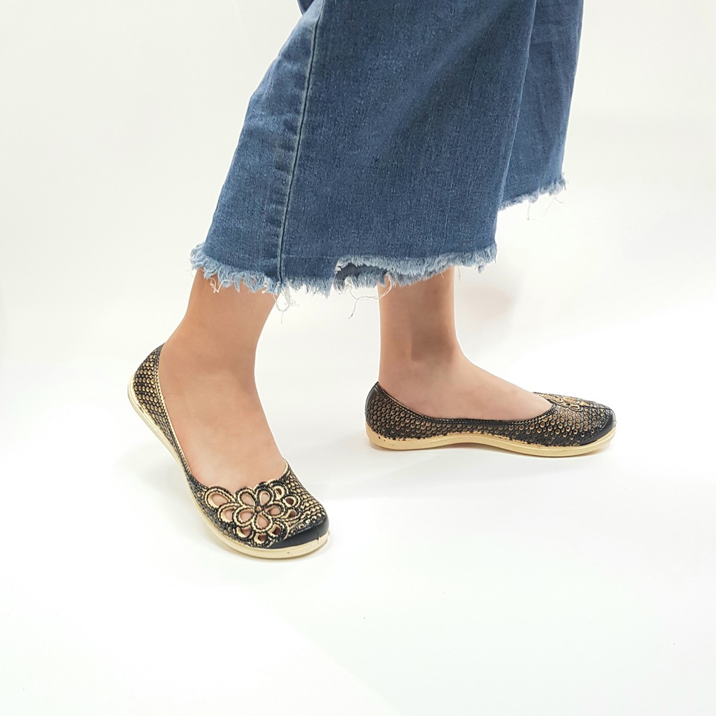 3L03 Giày bệt lỗ in hoa hot trend hè 2020 form nhỏ mua tăng 1 size | BigBuy360 - bigbuy360.vn