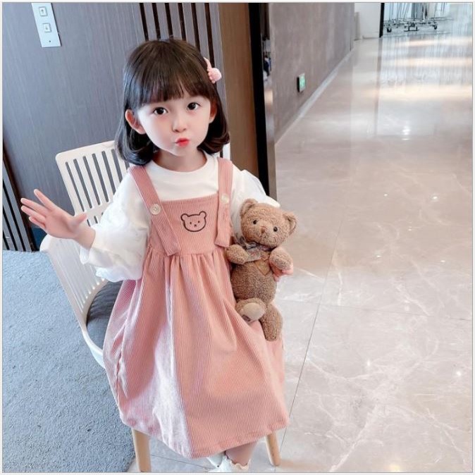Yếm váy nhung thêu mặt gấu bé gái