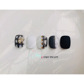 Nailbox Móng up thiết kế nền trắng đen đính charm top lì