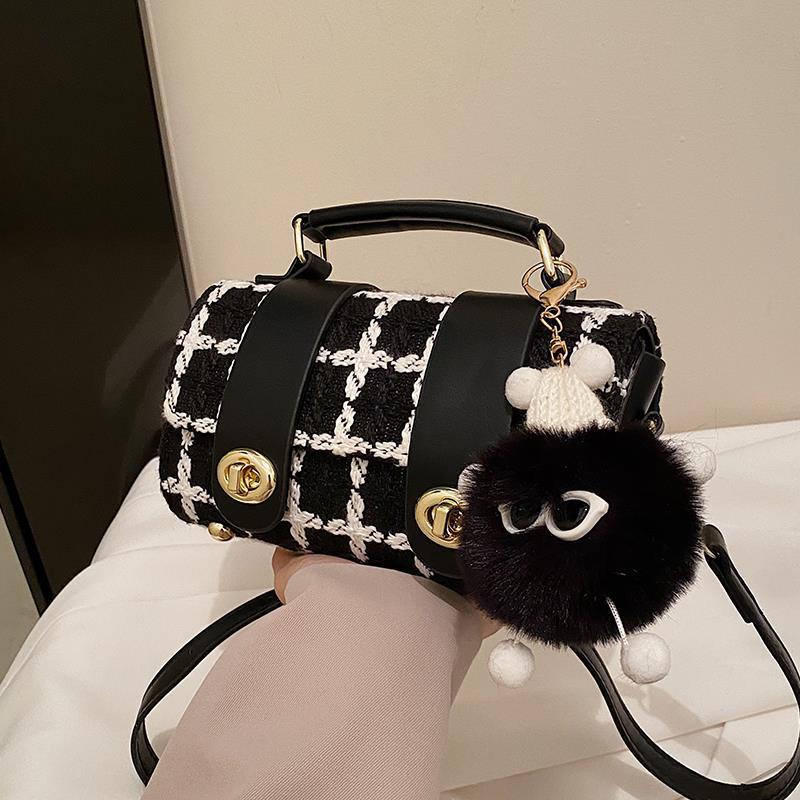 IELGY Túi Đeo Chéo Nhỏ Hình Vuông Bằng Len niche Thiết Kế Mới Phổ Biến Cho Nữ