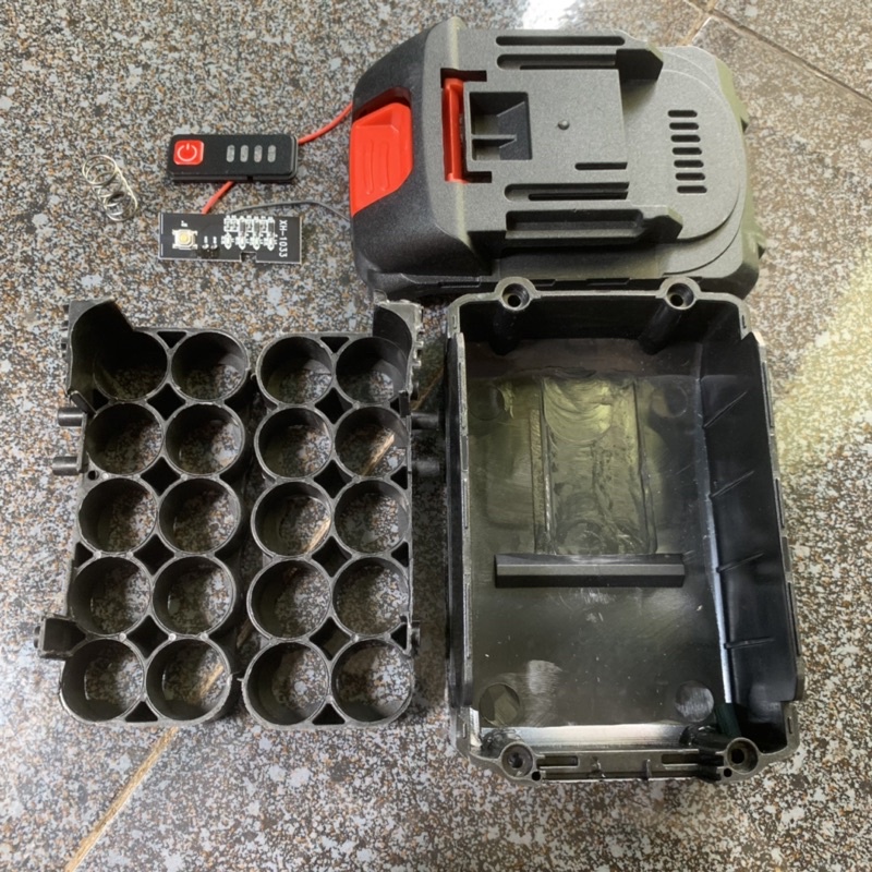 Vỏ pin makita 10cell 18650 có led báo pin