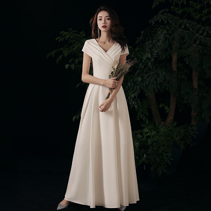 Váy trắng mới đơn giản và mỏng thời trang phù dâu sinh viên chủ nhà biểu diễn váy dạ hội dài