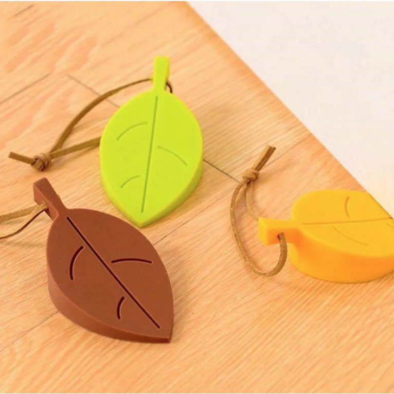 Chặn Cửa Cao Su Hình Chiếc Lá Thông Minh