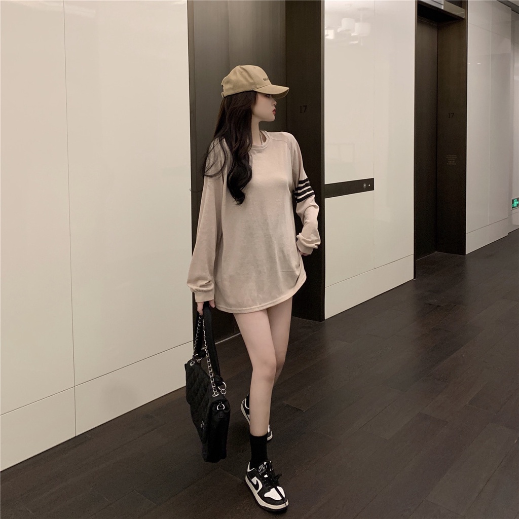 Áo thun tay dài dáng rộng cho nữ