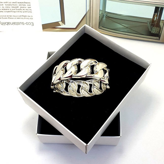 Vòng tay / lắc tay thời trang có hộp đựng