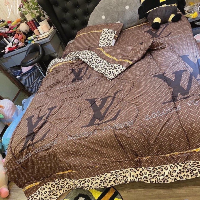 Sét Chăn Ga Gối Hè Hình L. V Nâu