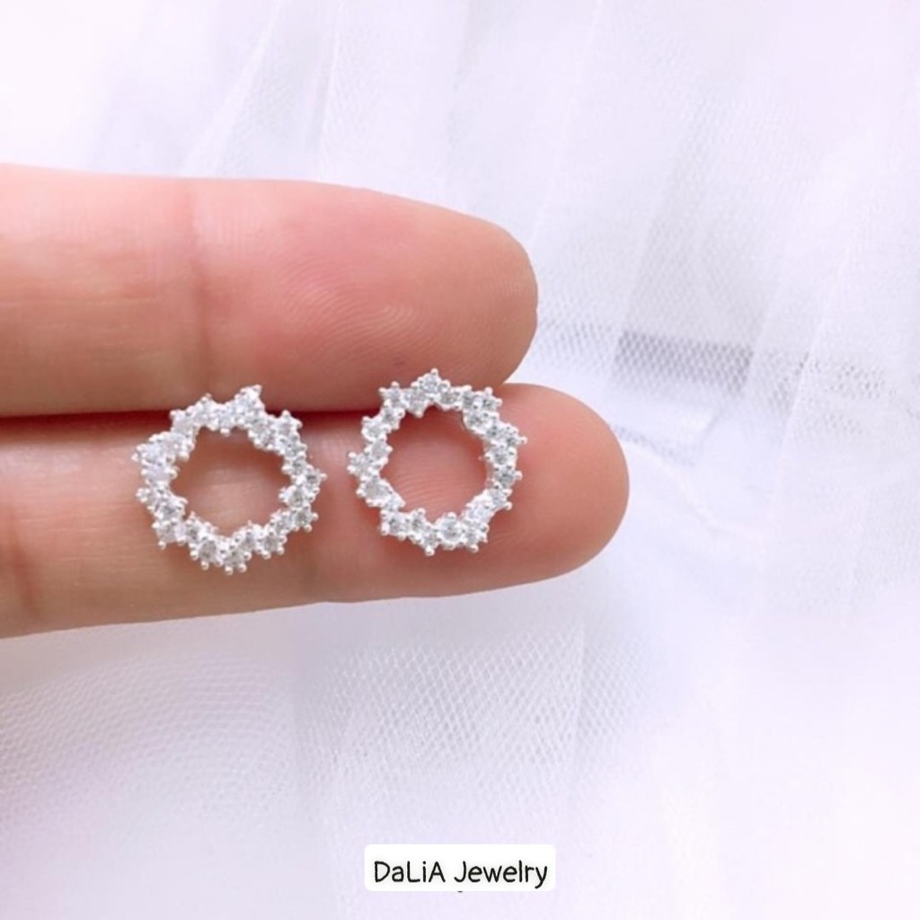 Bông tai bạc hình tròn viền răng cưa nạm đá DaLiA Jewelry khuyên tai huyền thoại biển xanh cá tính