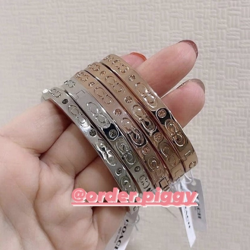 Vòng Tay Coach Kissing C Hinged Fullbox - Chính hãng