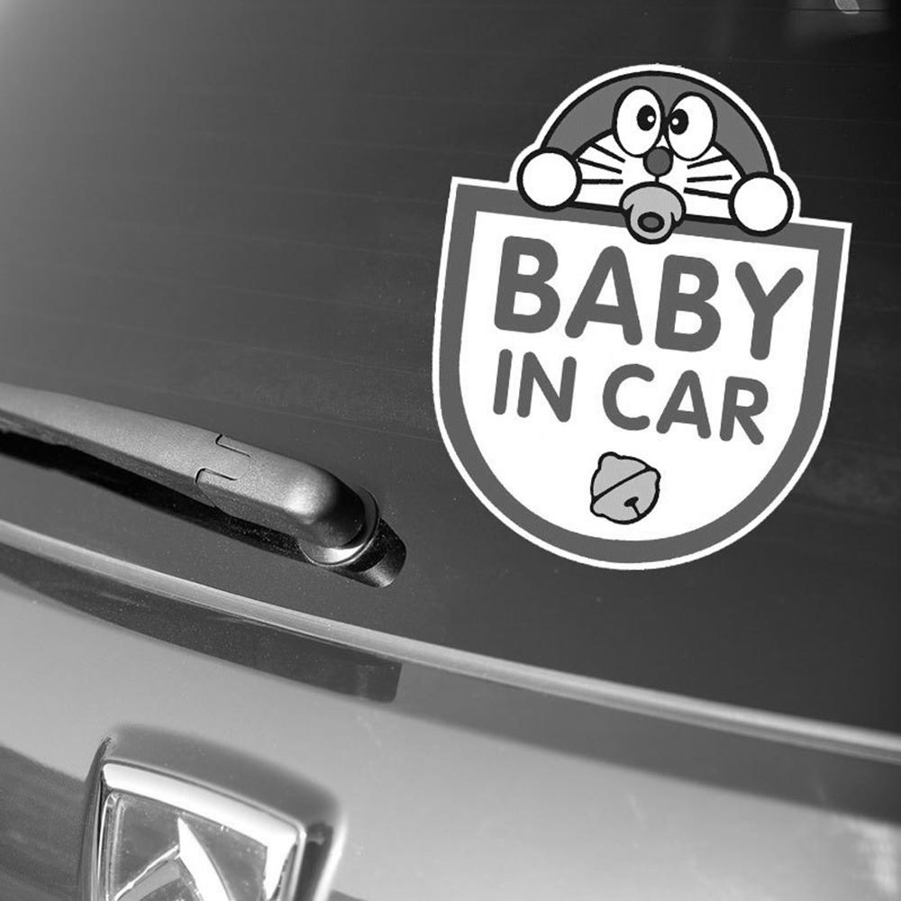 Sticker Dán Trang Trí Xe Hơi Hình Cậu Bé Bút Chì Shin / Doraemon Sáng Tạo REBUY1