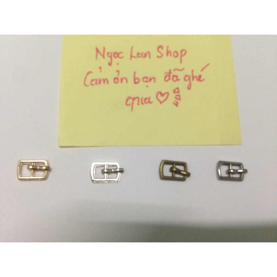 Móc làm dây nịt hoặc túi cho búp bê loai có cây gài