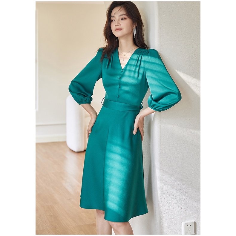 Đầm cổ tim tay phồng dài dáng váy xoè màu trơn tối giản