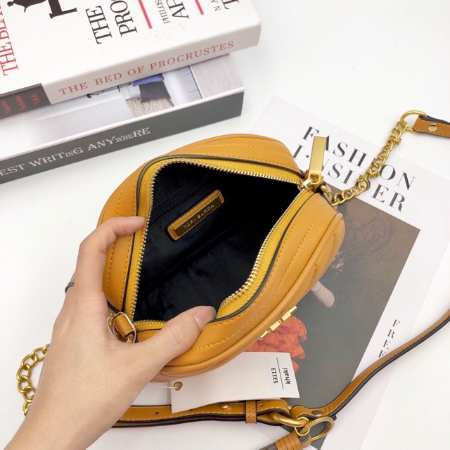 Túi đeo chéo dáng nhỏ xinh - full túi bụi hãng