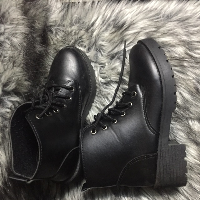 Giày boot da nữ( sẵn size 36)