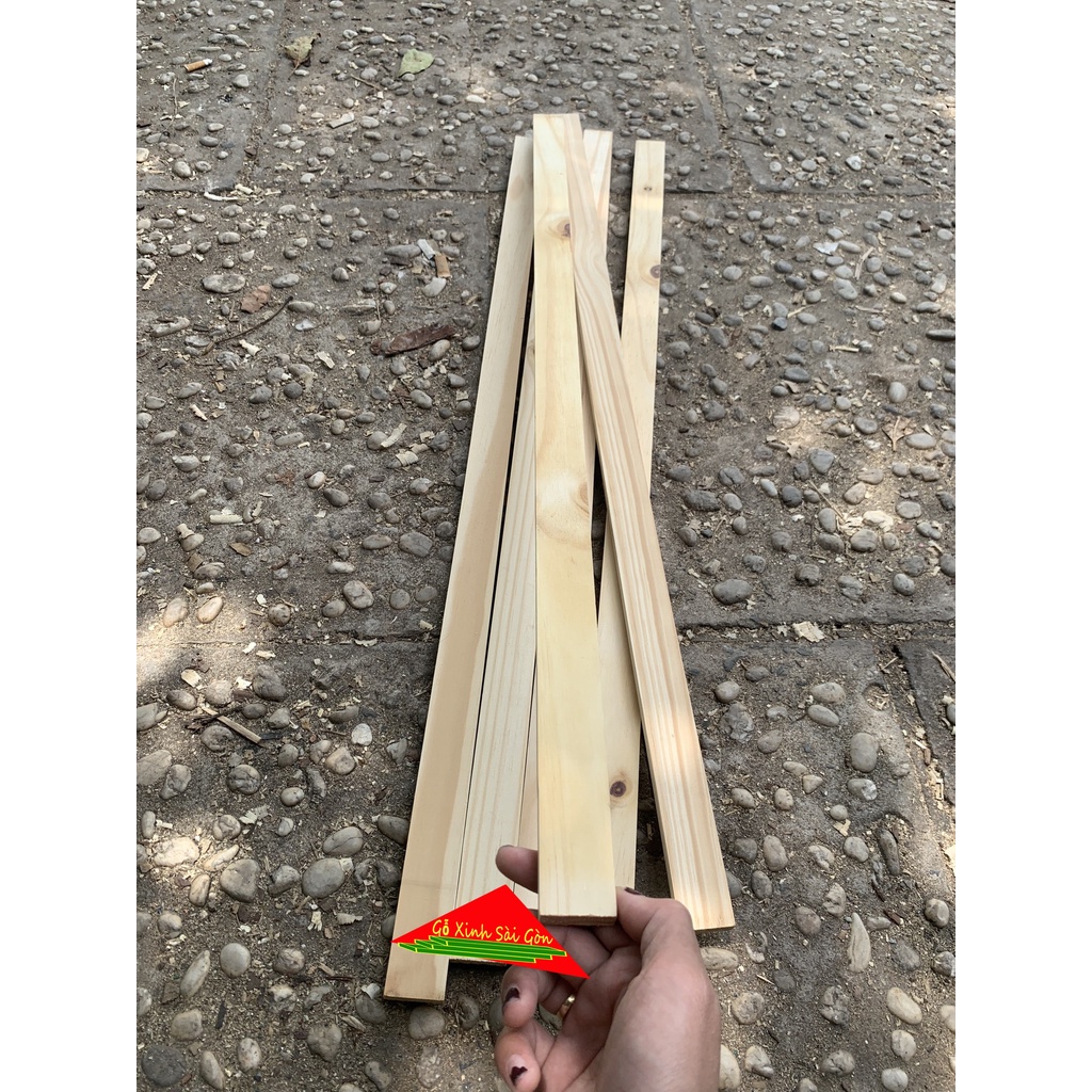 Thanh gỗ thông dày 1cm rộng 3cm dài 80cm dùng làm nẹp chỉ, khung viền,trang trí,nhiều mục đích.