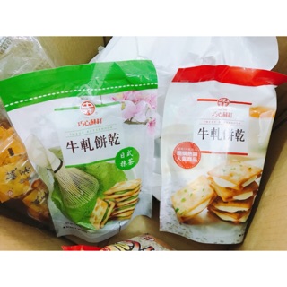 Bánh cracker trà xanh, sữa bò Đài Loan
