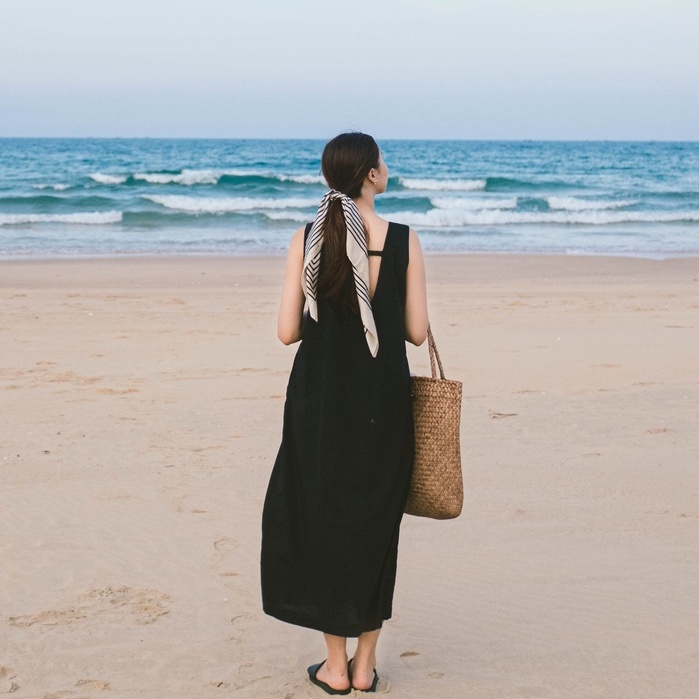 Đầm đen dáng dài Fabric Holic