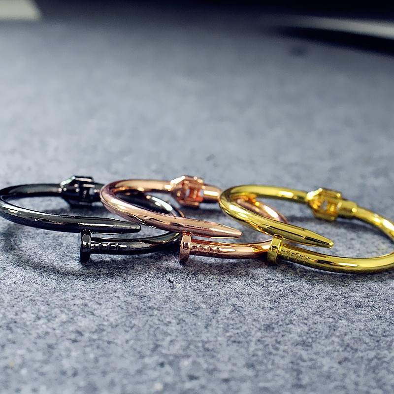 Vòng đeo tay thiết kế sáng tạo và sành điệu