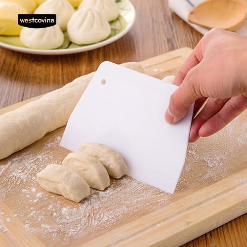 Dụng Cụ Cắt Bột Bánh Bằng Nhựa Tiện Lợi