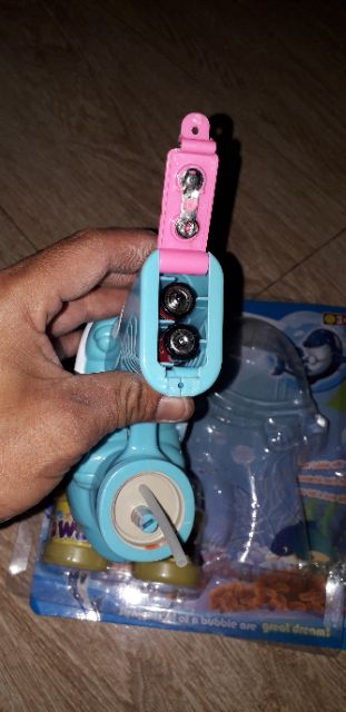 Set đồ chơi thổi bông bóng xà phòng có nhạc và đèn Led rất đẹp tặng kèm PIN