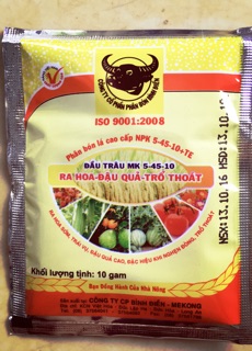 Phân bón là Đầu Trâu 702 kich hoa 10g/gói
