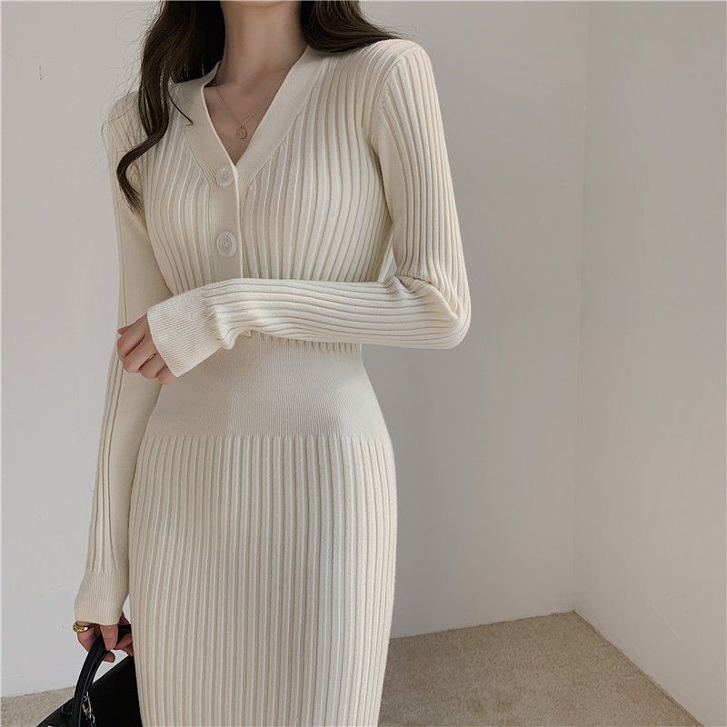 Váy len dáng ôm cổ V cúc ngực