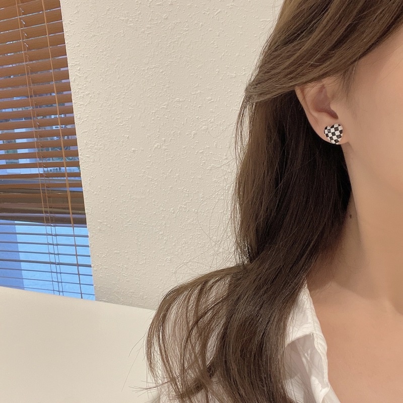 Đôi khuyên tai hình trái tim họa tiết ô vuông thời trang cho nữ