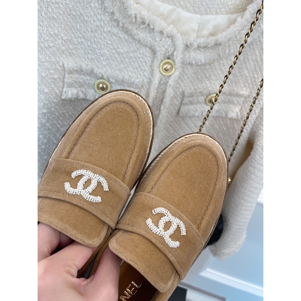 Giày lười nhung thời trang nữ cao cấp 𝘾𝙝𝙖𝙣𝙚𝙡 𝘾𝙝𝙖𝙣n𝙚𝙡 sành điệu, thanh lịch