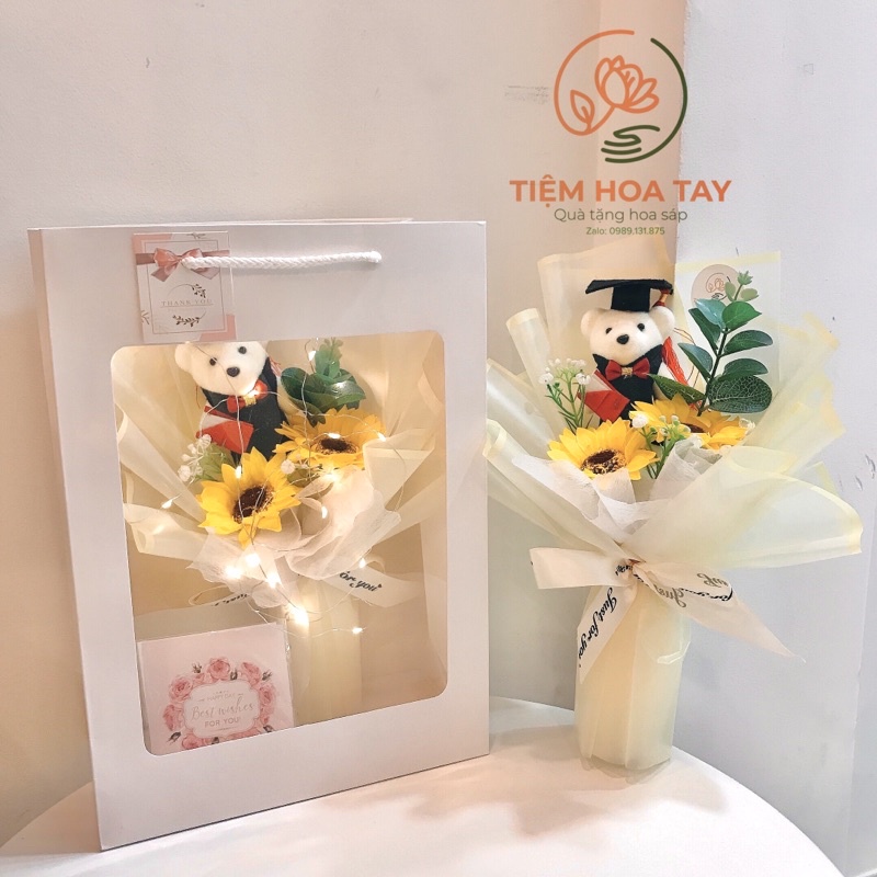 Set quà tặng hoa sáp hướng dương phối gấu bông tốt nghiệp kèm túi thiệp
