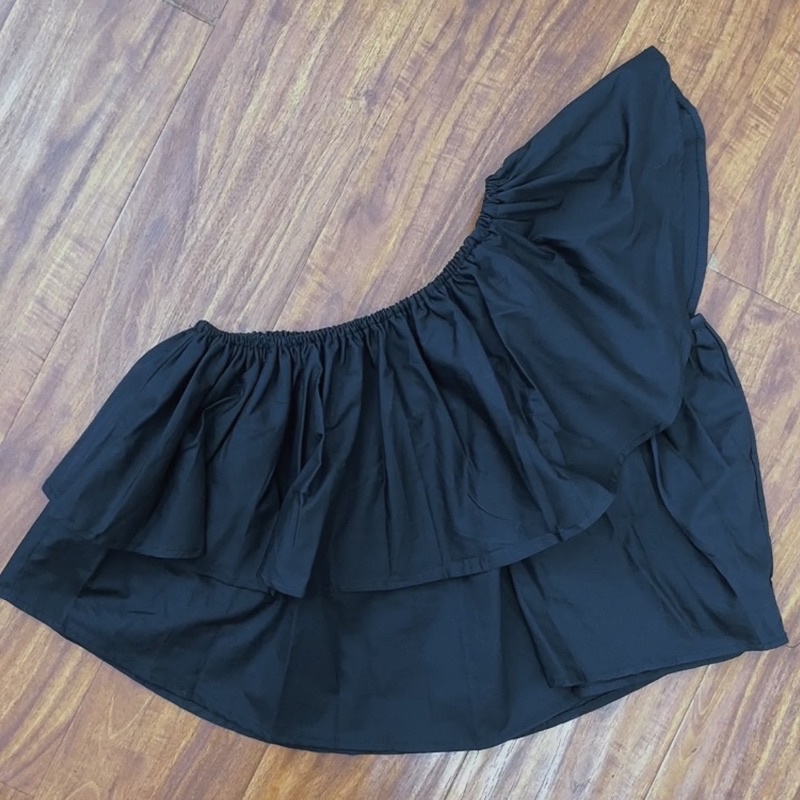 (SẴN) Áo thô lệch vai đen