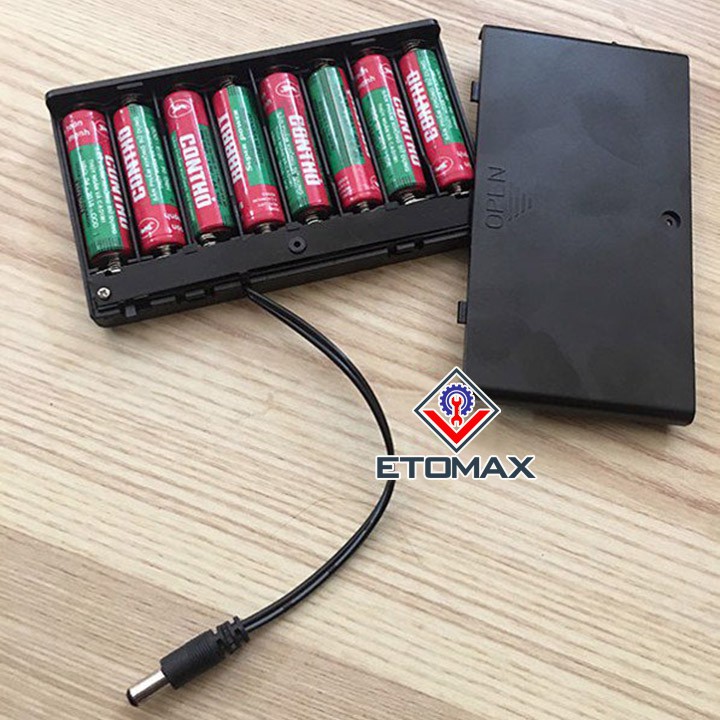 Hộp kết nối nối tiêp 8 pin tiểu 1.5V thành nguồn 12V