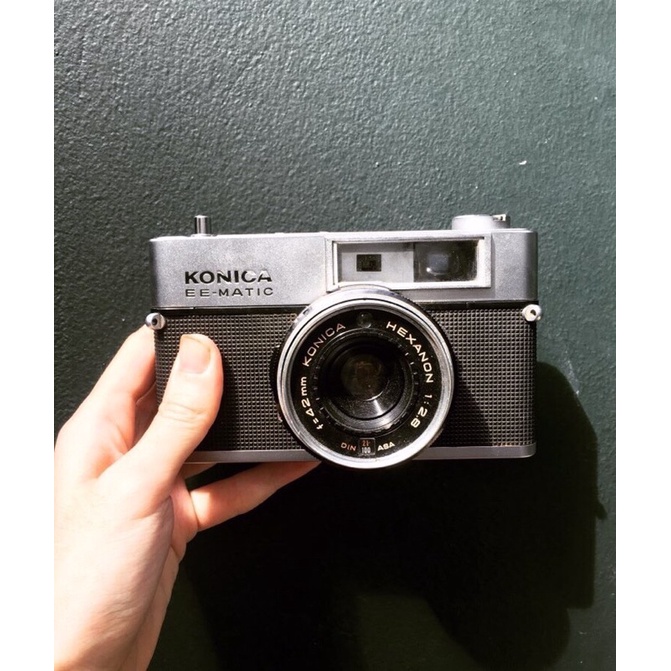 Máy ảnh film dòng rangfinder Konica ee matic