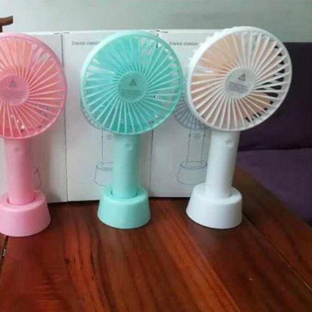 HOT- Quạt Cầm Tay Mini 4 Cánh Pin Sạc SS2 N9 Có Đế Để Bàn