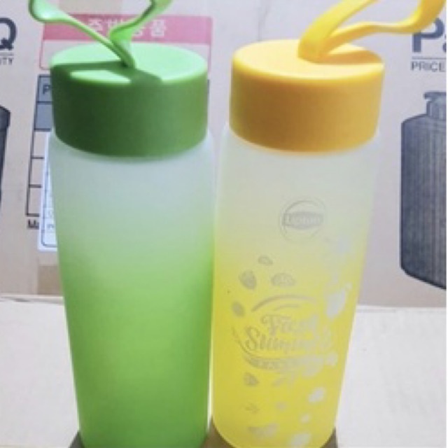 Bình thuỷ tinh 480ml có dây cầm màu sắc tươi sáng/Hàng khuyến mãi lipton