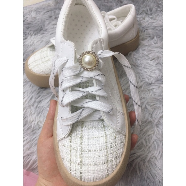 Giày thể thao đế bánh mì nâu vải dạ trắng phối kèm ảnh thật