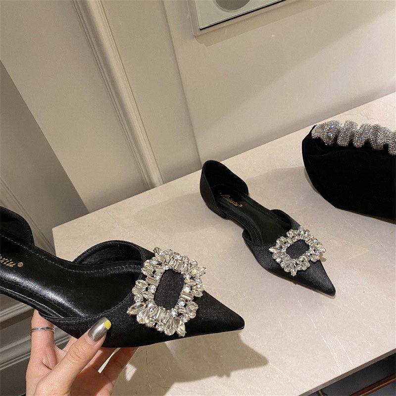 Giày búp bê bệt mũi nhọn gắn đá vuông