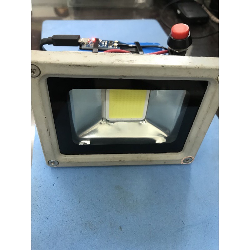 Đèn pha led sử dụng pin sạc lion 18650 samsung 12000mah