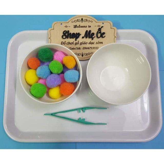 (Size 32.2 x 23.7 x 2.0 cm) Khay nhựa trắng Montessori