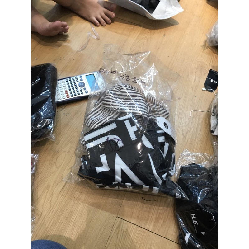 quần áo khách đặt livestream shoppe