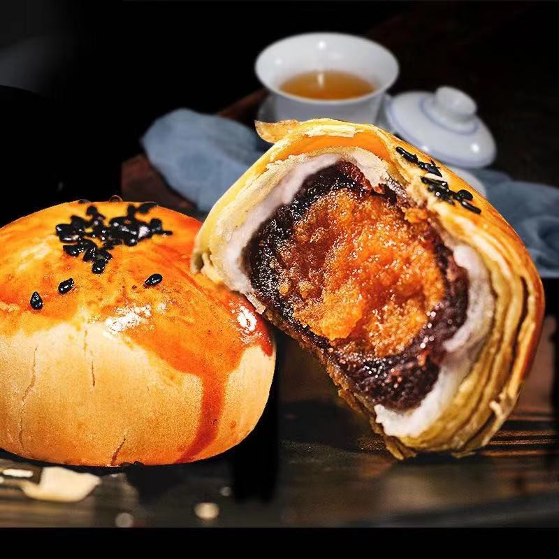 Bánh nhân đậu đỏ trứng muối